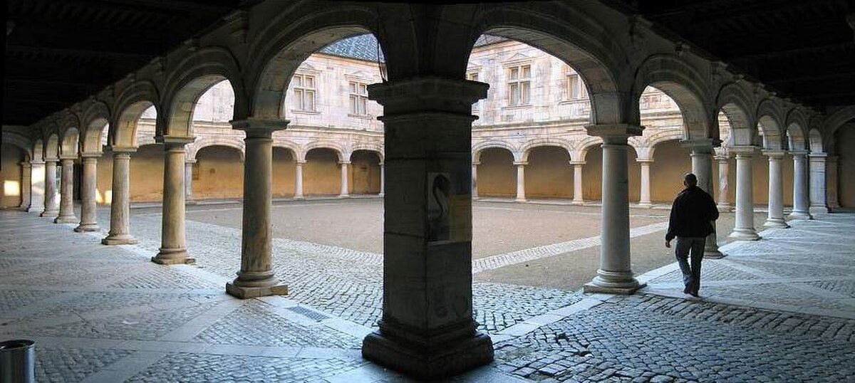 Panoramique cours Palais granvelle Besancon.jpg