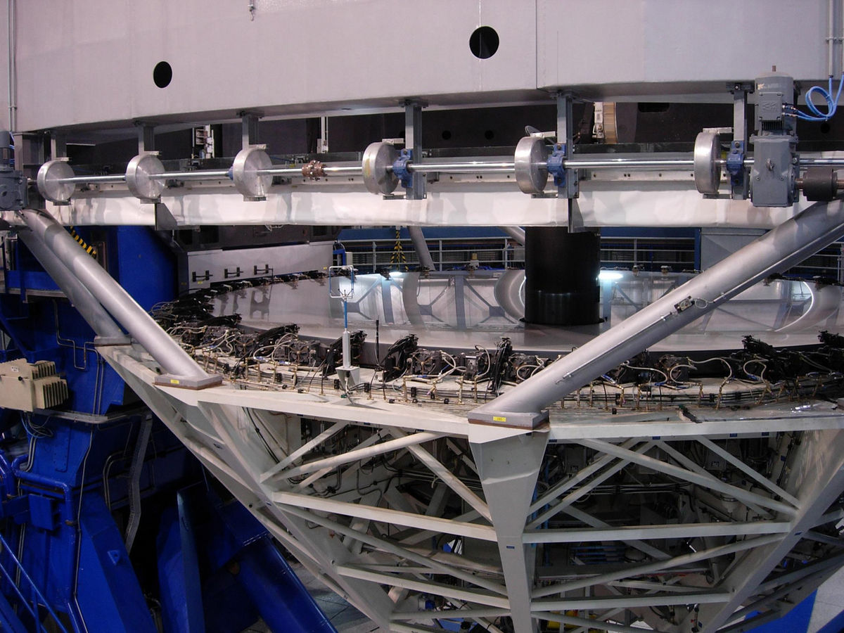 Paranal VLT mirror2.jpg