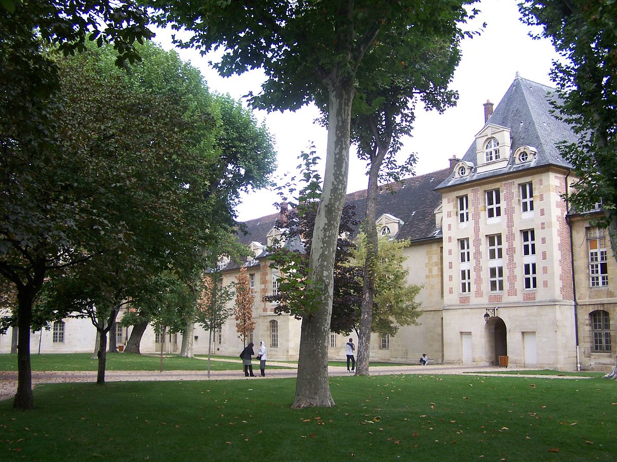Paris 11e Hôpital Saint-Louis Carré3.JPG