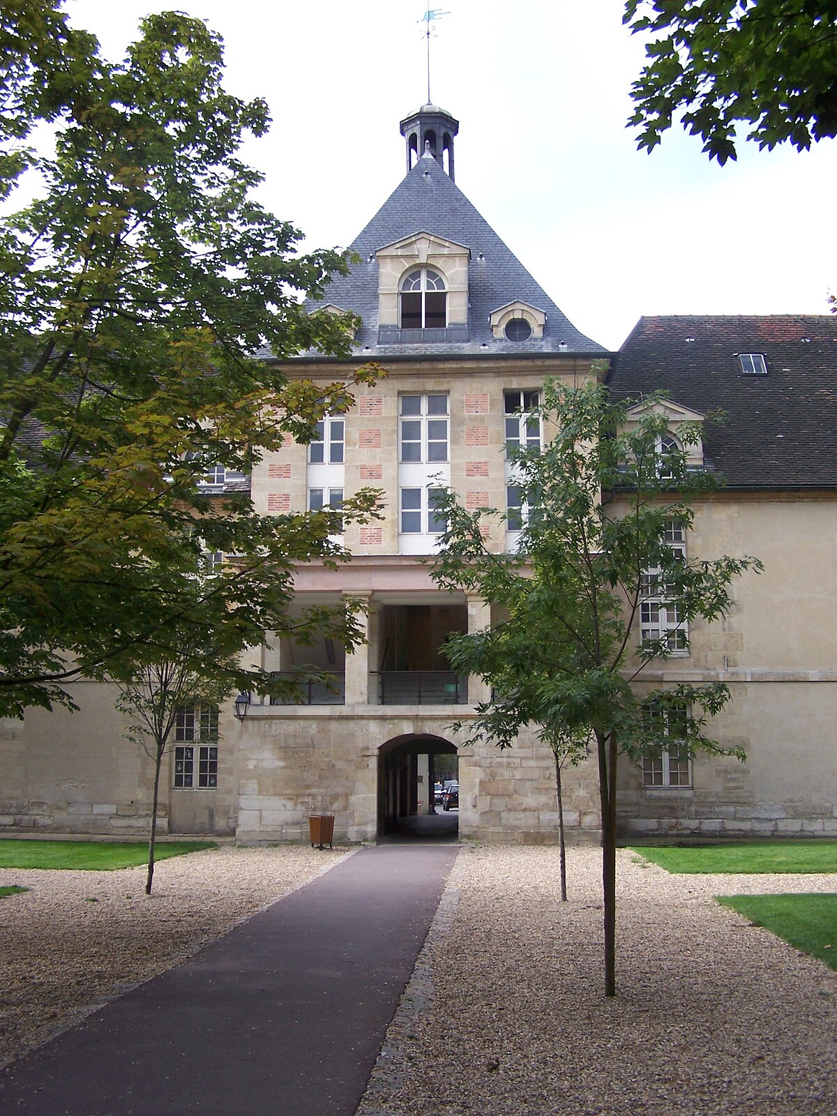 Paris 11e Hôpital Saint-Louis Carré.JPG