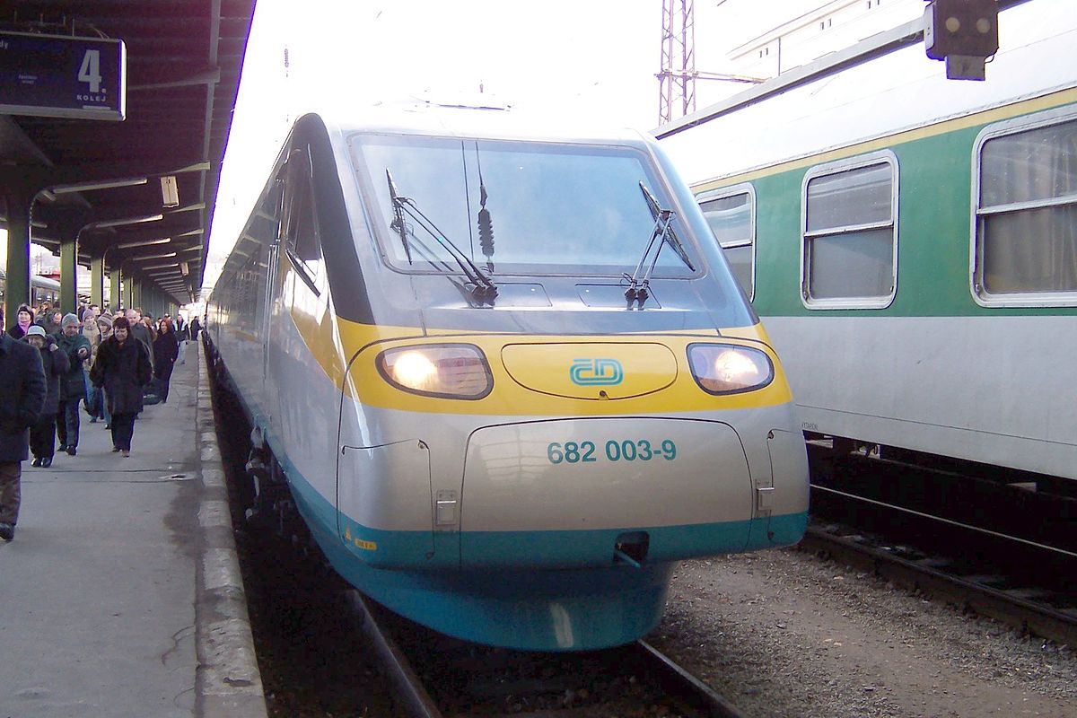 Rame ETR 460 des chemins de fer tchèques en gare de Masaryk à Prague