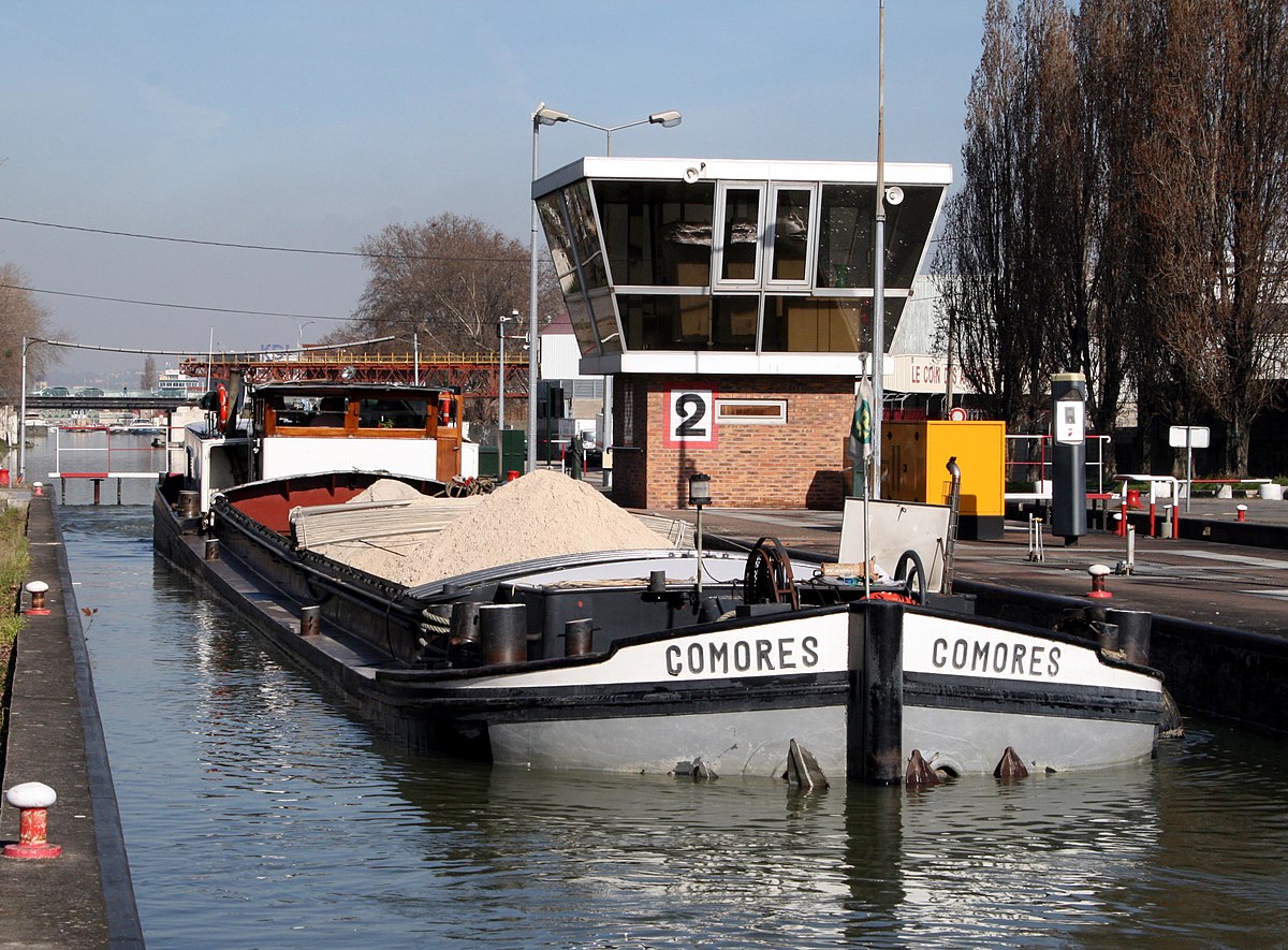 Péniche sur le canal Saint-Denis