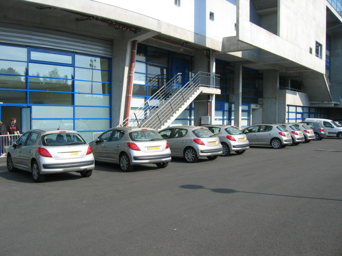 Peugeot 207 de fonction des 11 joueurs du FC Sochaux au Stade Auguste-Bonal de Sochaux.