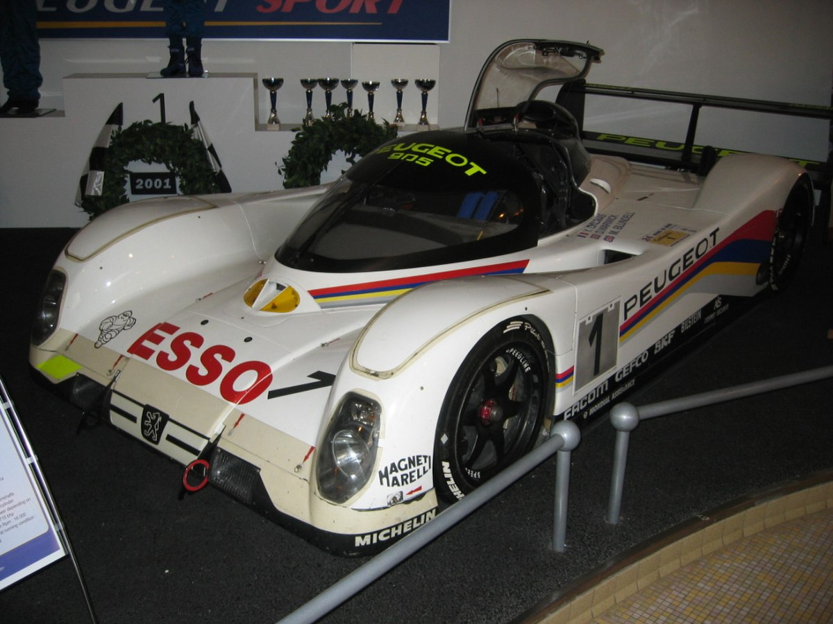 Peugeot 905 LM victorieuse des 24 Heures du Mans 1992 avec Yannick Dalmas, Derek Warwick et Mark Blundell - Musée de l'Aventure Peugeot de Sochaux.