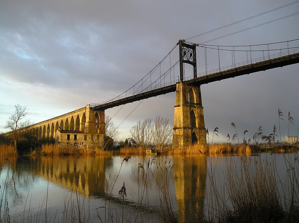 Pont de Tonnay-Charente.jpg
