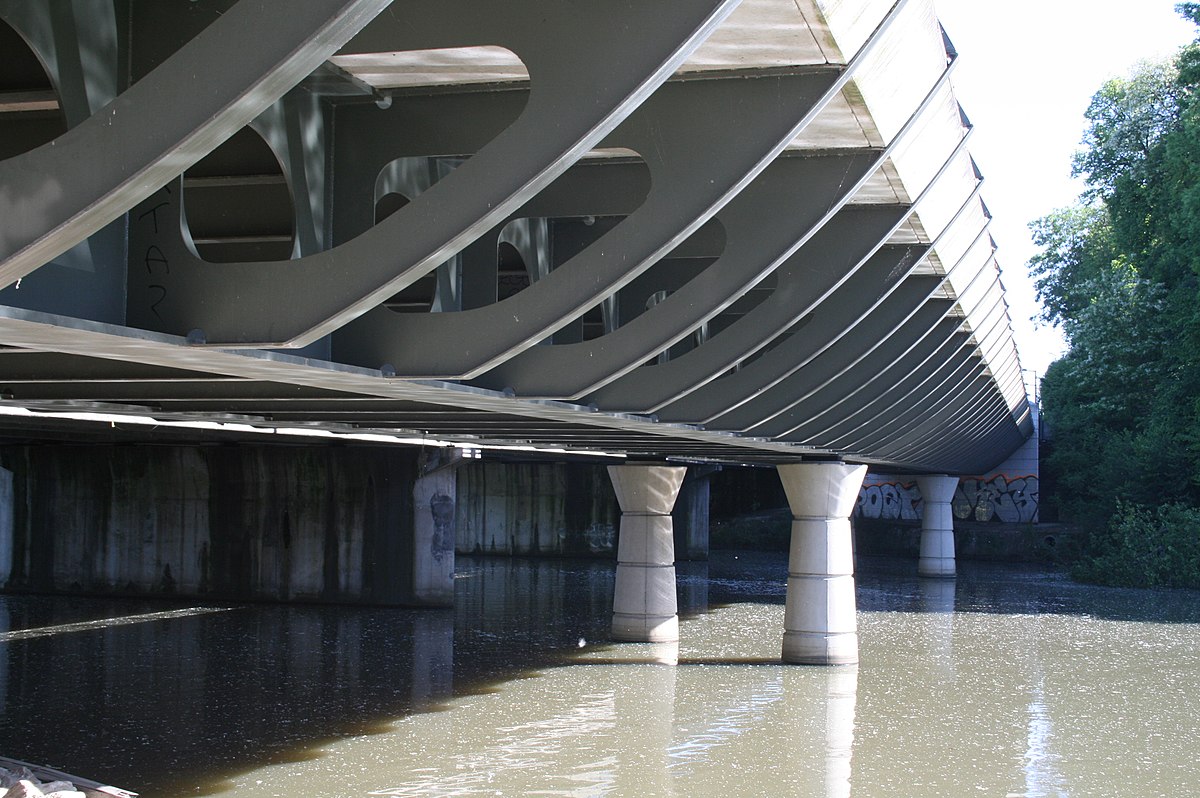 Pont du tramway sur le Loiret.JPG