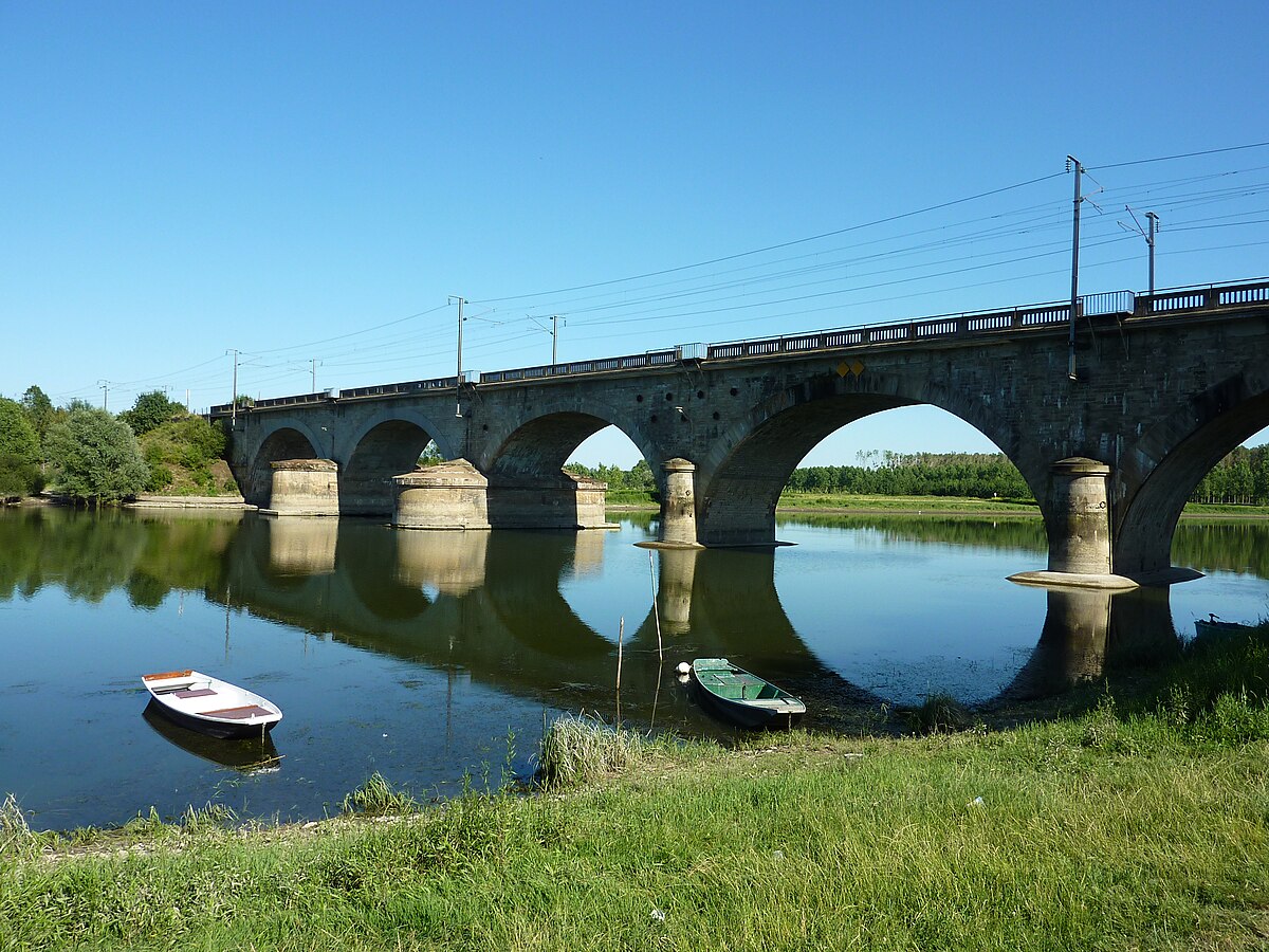 Pont ferroviaire de Bouchemaine-1.JPG