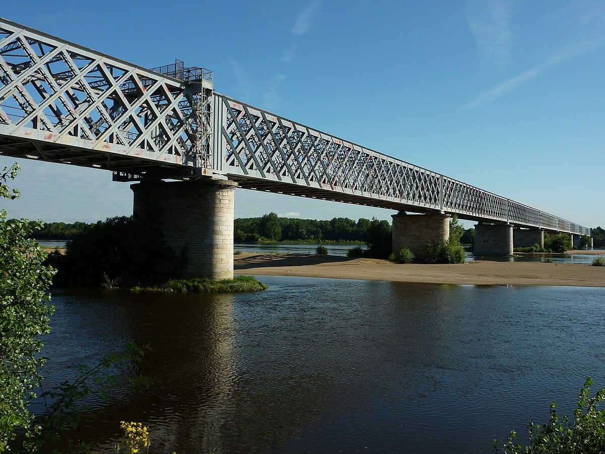 Pont ferroviaire de Saumur-1.JPG