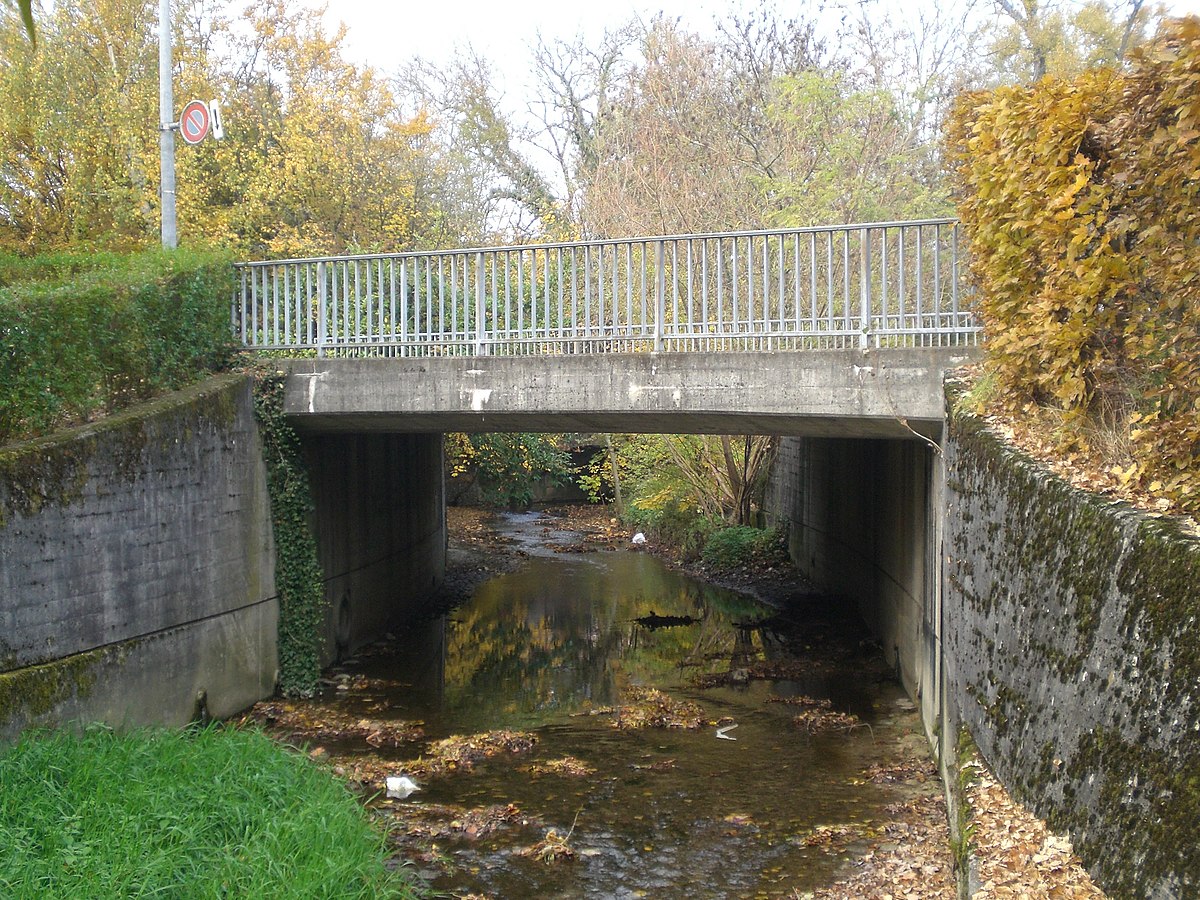Pont sur l'avenue Mirany.jpg