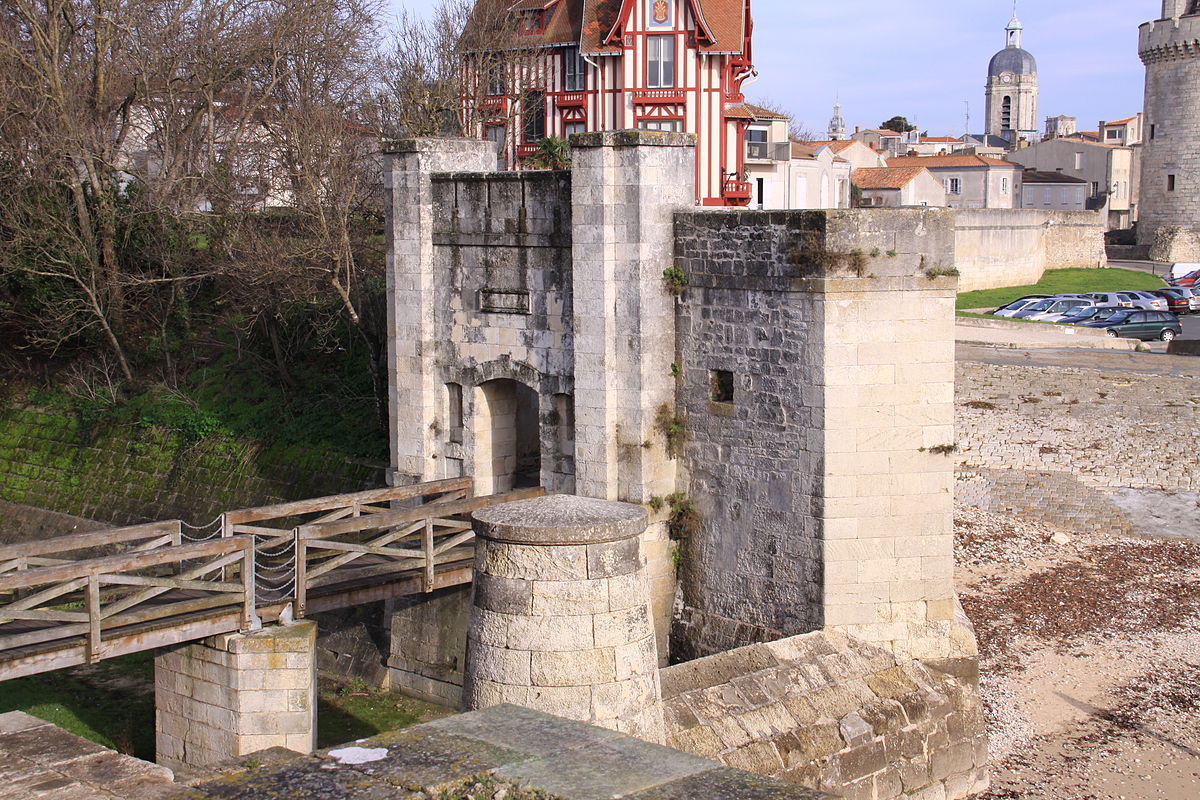 Porte des Deux-Moulins.JPG