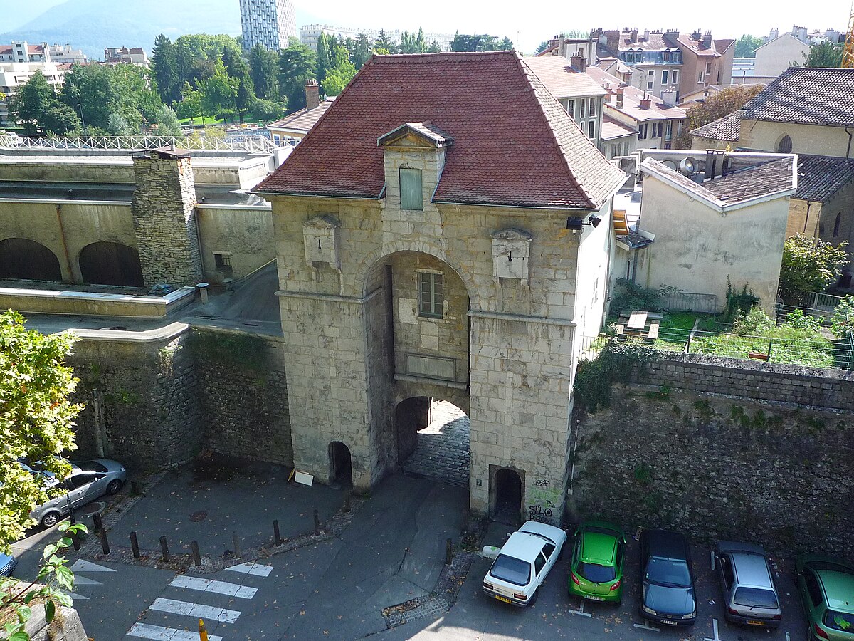 Porte Saint Laurent - Grenoble.JPG