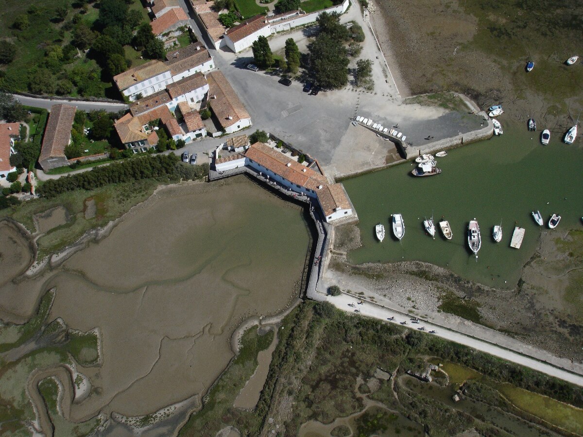 PortLoix Aerien.JPG