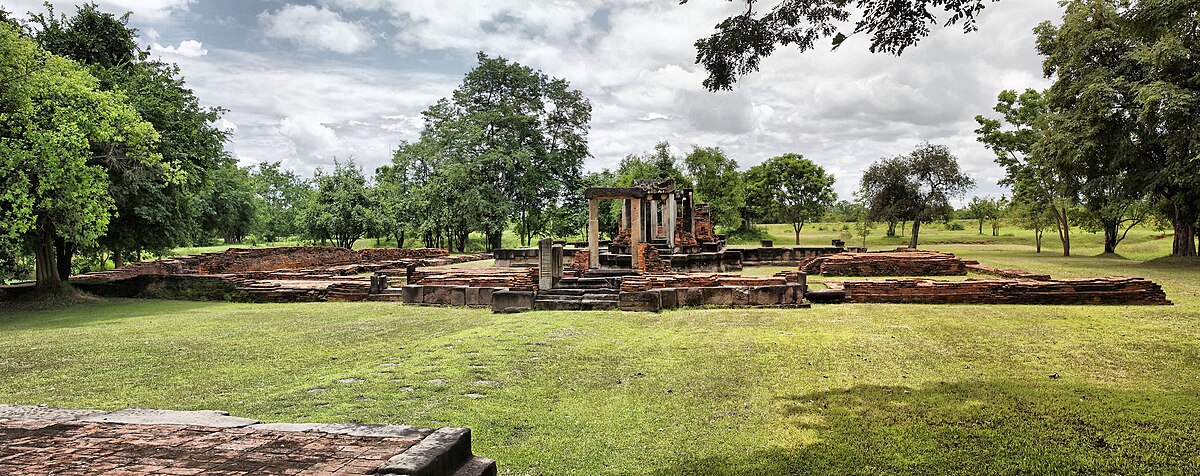 Prasat Muang Khaek-2-HDR.jpg