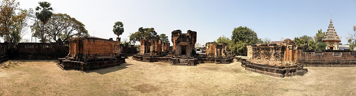 Prasat Sa Kamphaeng Yai-pano-2.jpg