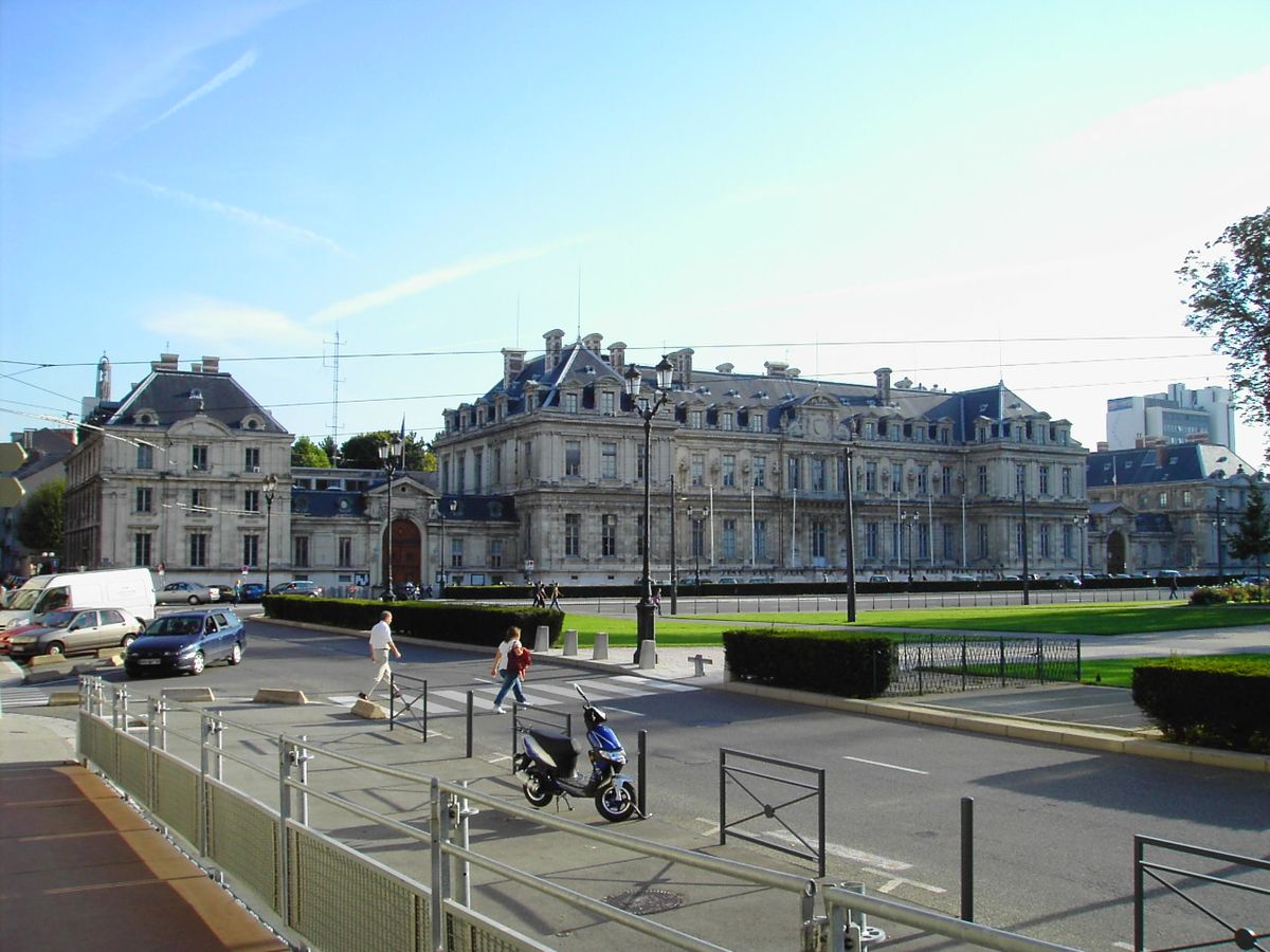 Préfecture de l'Isère 2.JPG