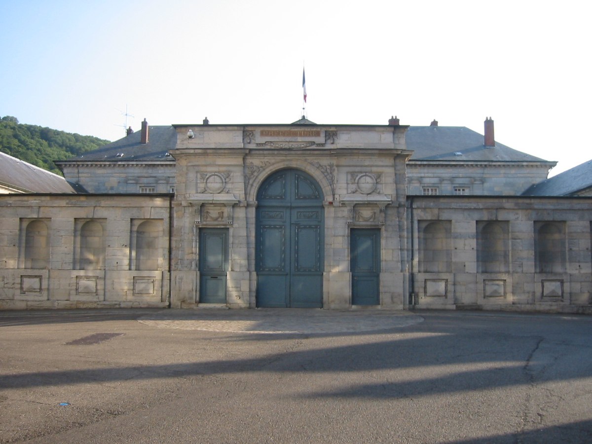 Façade de la préfecture