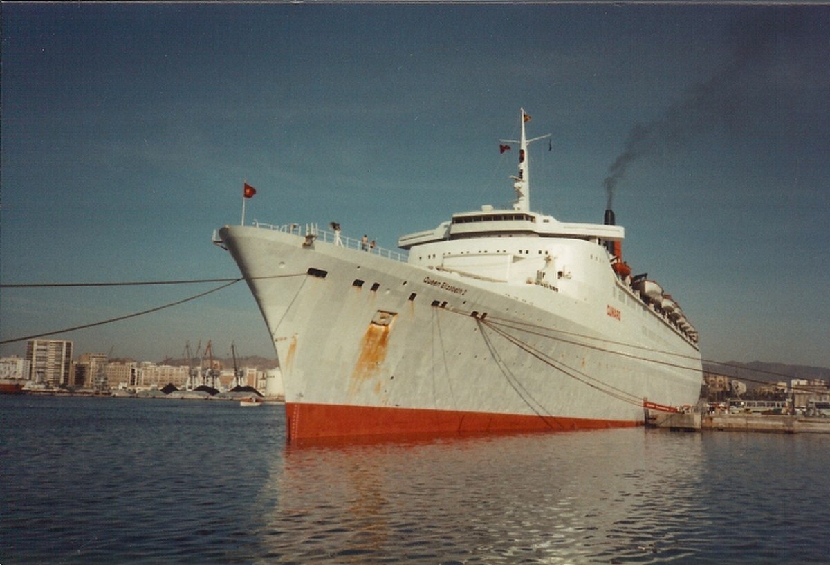 Le Queen Elizabeth 2 converti en transport de troupes durant la guerre des Malouines.