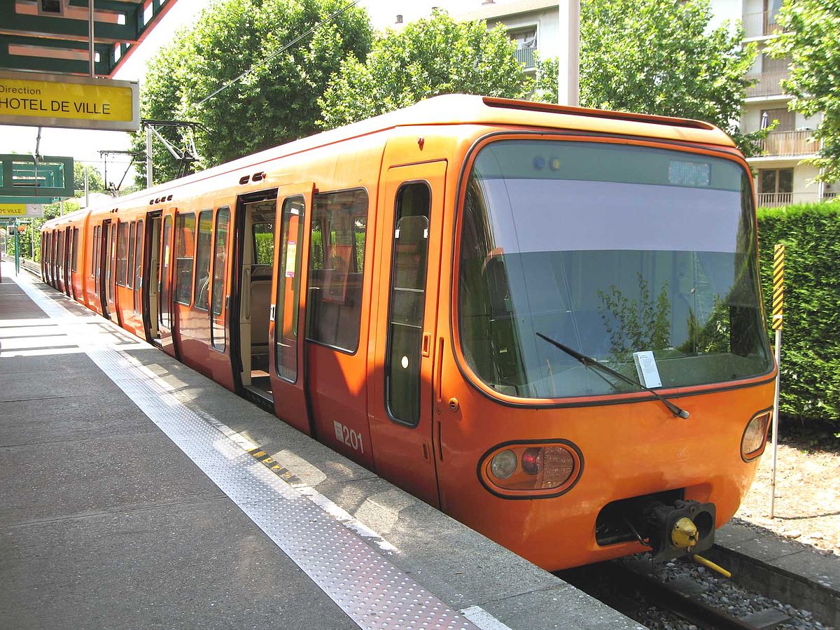 Rame ligne C au terminus de Cuire