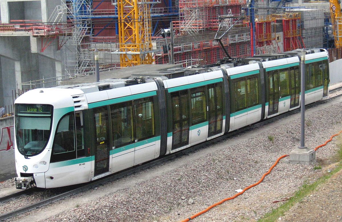 Rame de tramway retournant au terminus d'Issy