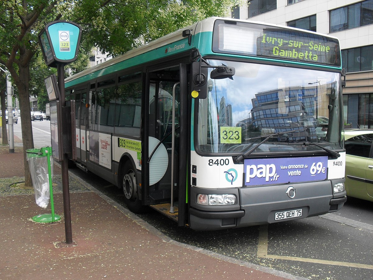 RATP323 IssyValSeineRER.JPG
