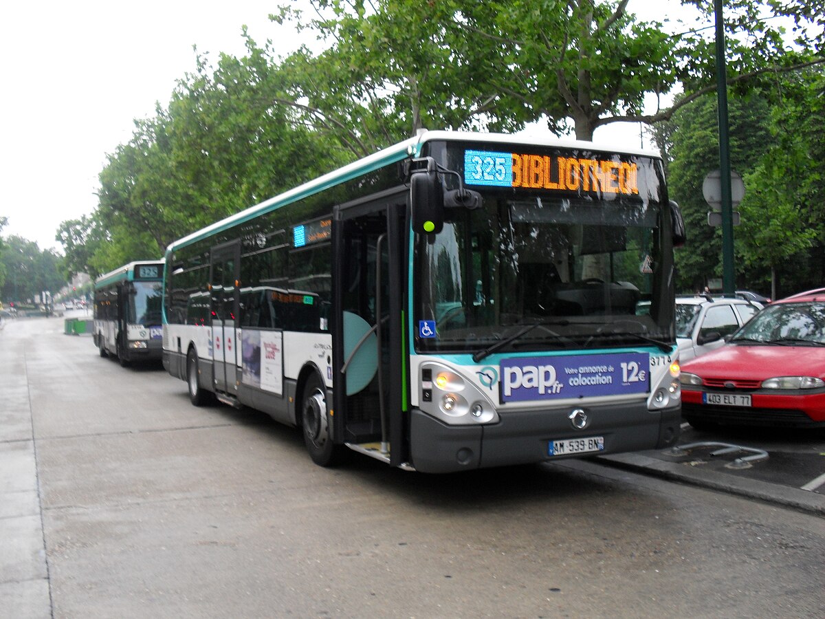 RATP325 ChâteauVincennesMétro.JPG