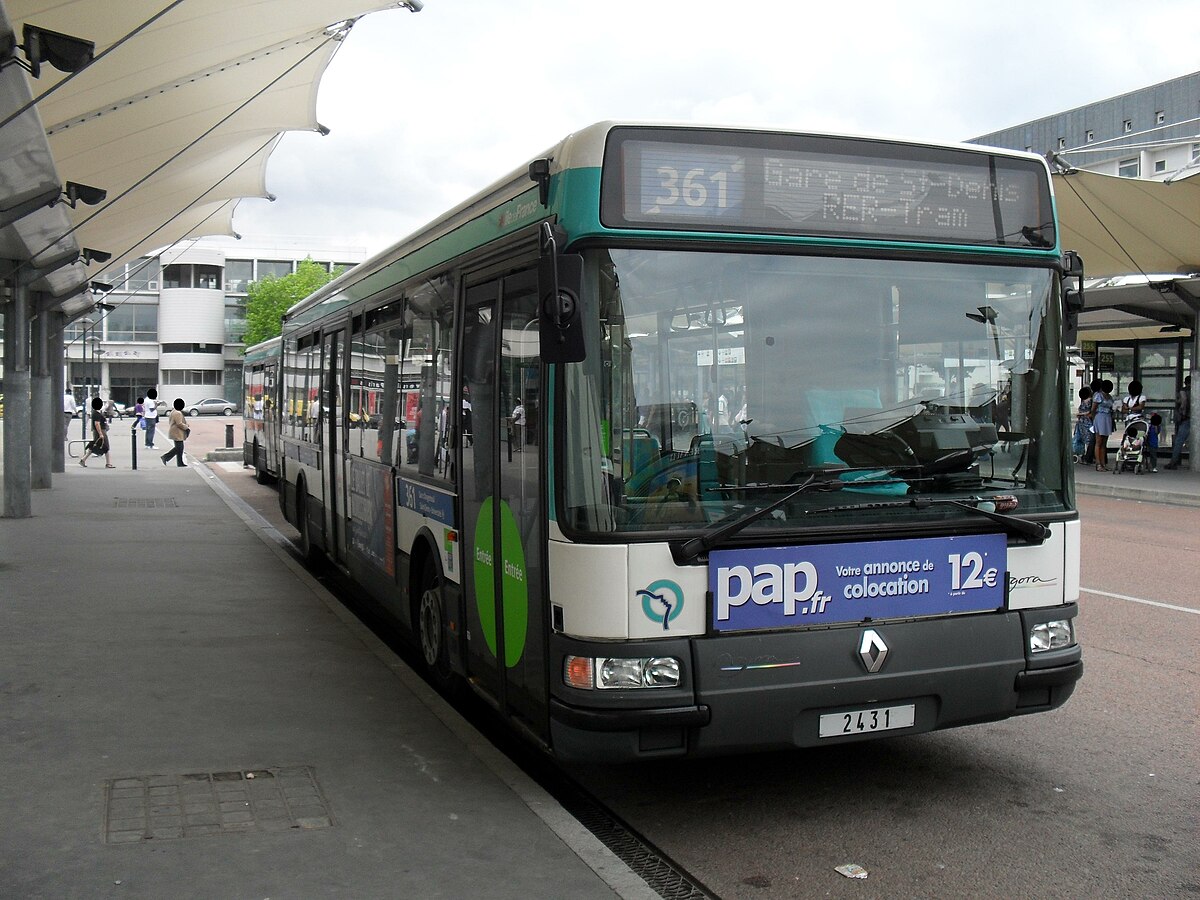 RATP361N StDenisUniversitéMétro.JPG
