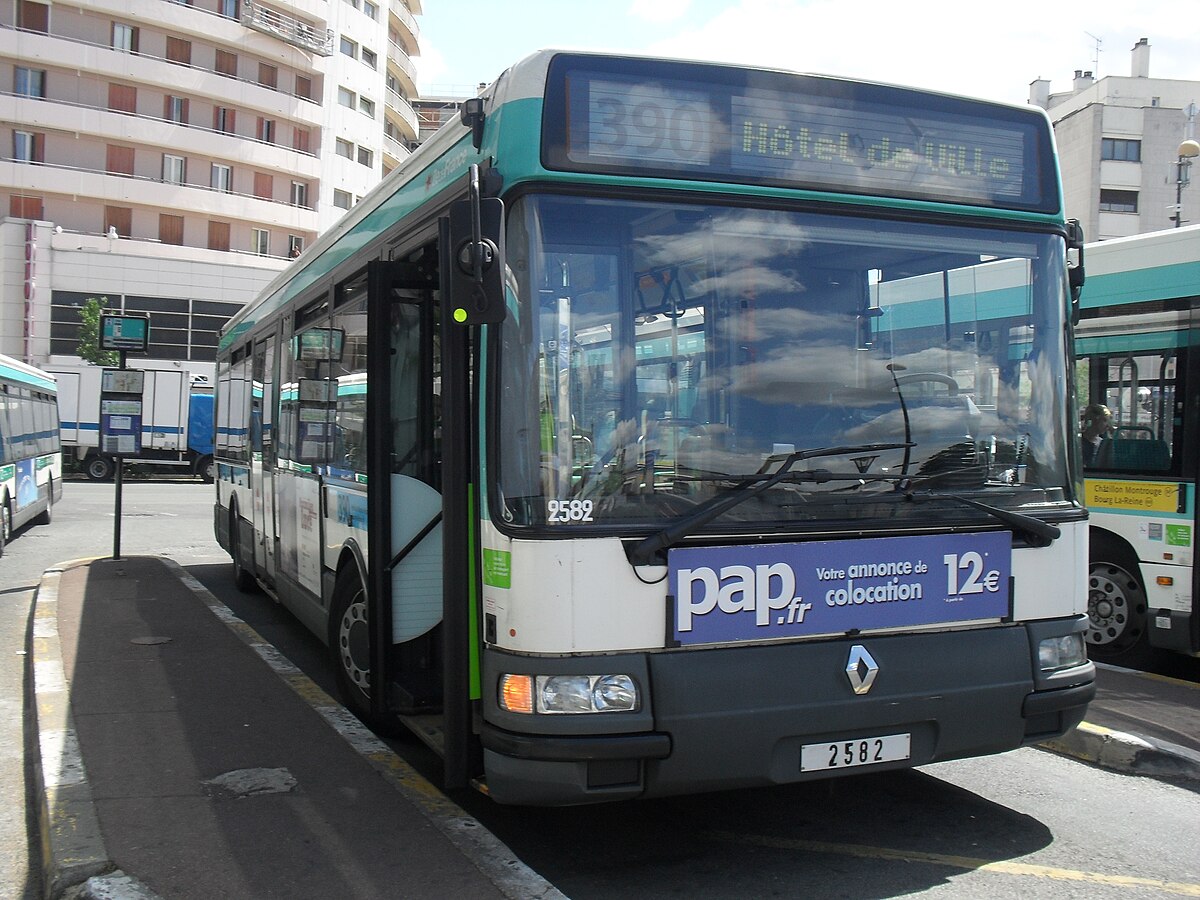 RATP390 BourglaReineRER.JPG