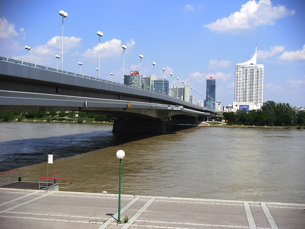 Reichsbrücke01.JPG