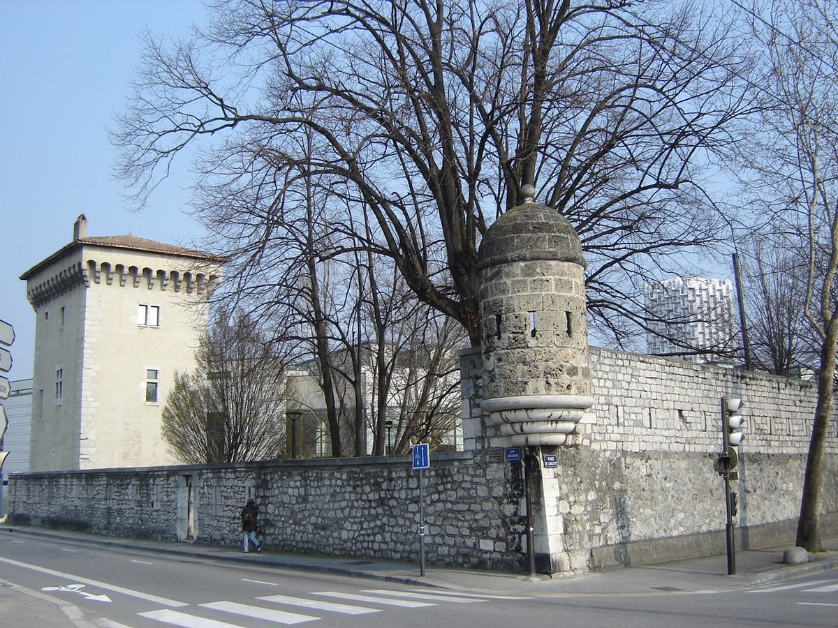 Rempart Grenoble Musée2.JPG