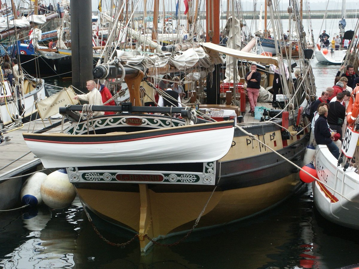 Le Renard à quai durant les fêtes de Brest 2004