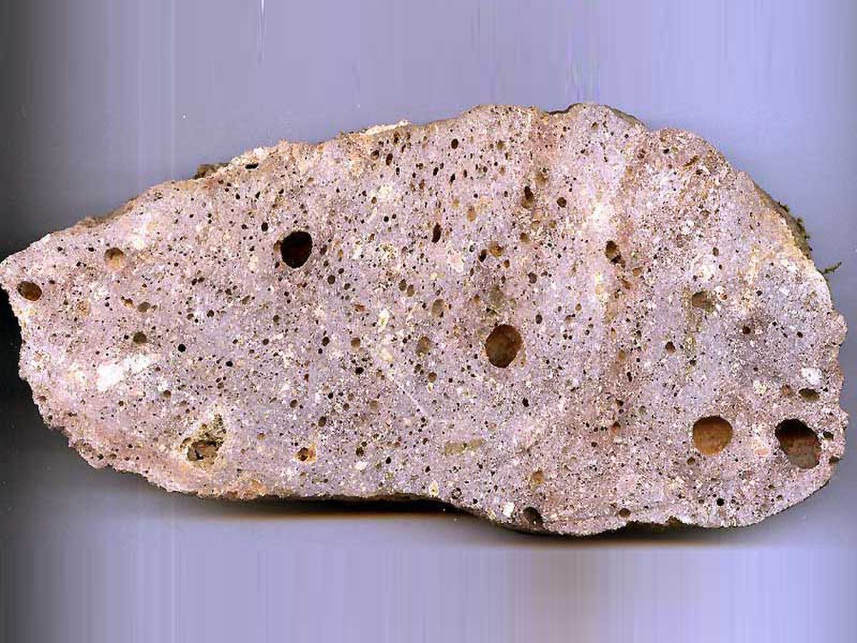 Rochechouart-Breccia-Babaudus-red-bulles.jpg