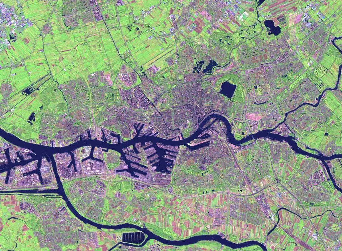 le port de Rotterdam vu par satellite