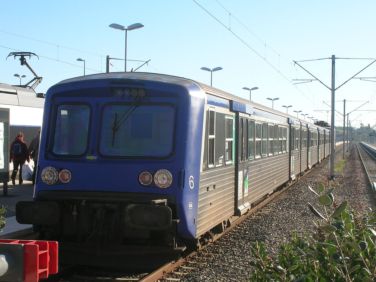 Une RRR rénovée du TER Bretagne à Saint-Malo (03/11/06).
