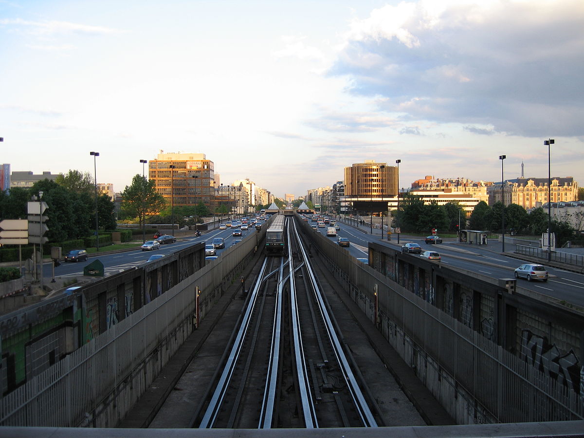 Pistes pneu entre Pont de Neuilly et Esplanade de la Défense