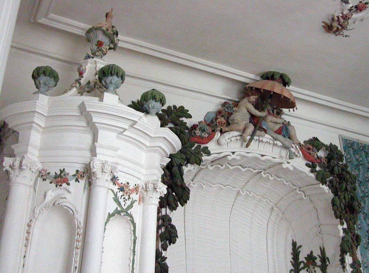Décorations en stuc, Pilsrund?le, Lettonie.