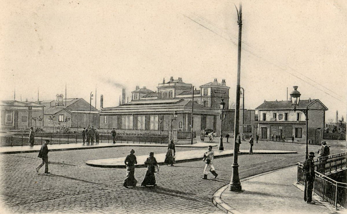 SAINT-DENIS - La Gare.JPG