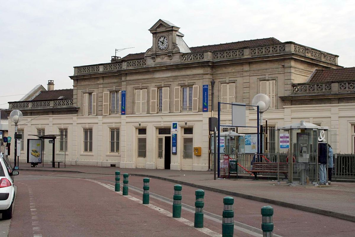 Le bâtiment voyageurs de la gare.