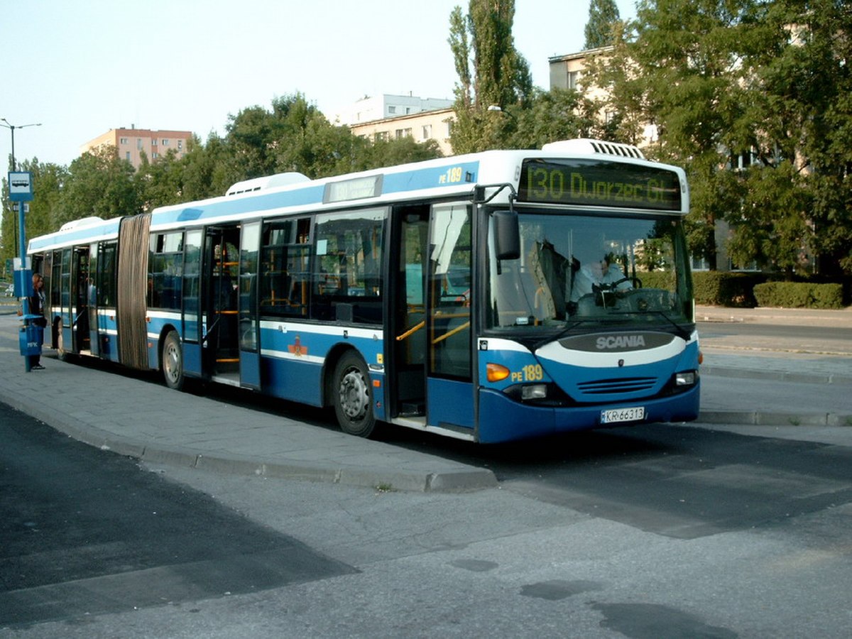 Scania CN94UA à Cracovie, terminus Azory. Ligne 130 relie cette grande cité cracovienne à la Gare centrale (Dworzec G?ówny)