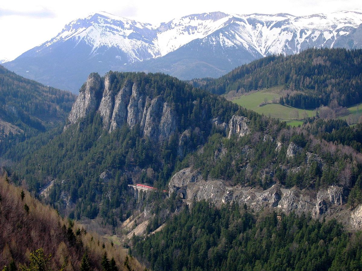 La ligne dans le paysage vu du Wolfsbergkogel