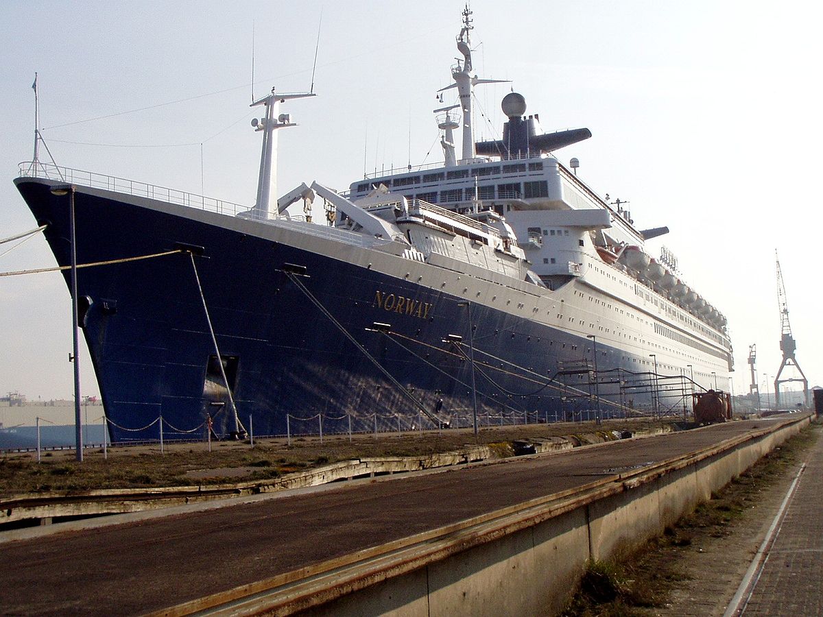 Le paquebot renommé en Norway, amarré à Bremerhaven, Allemagne, en 2004.