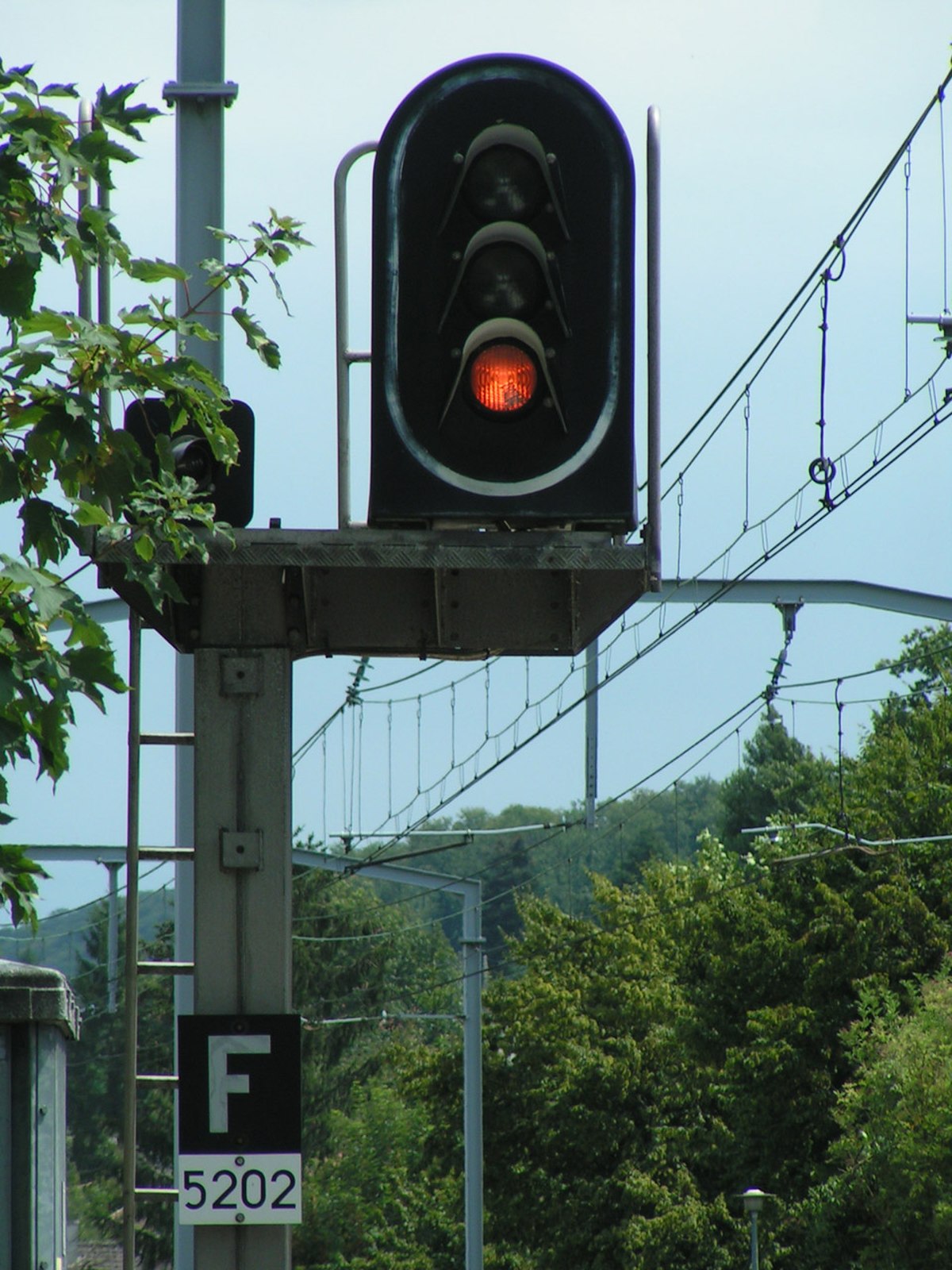 Signal permissif de BAL, sur la ligne du RER B à Gif-sur-Yvette.