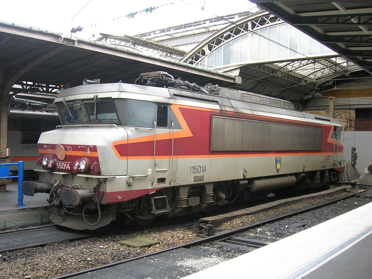 La BB 15014 en livrée TEE Arzens à Paris-Est (26/12/2005).
