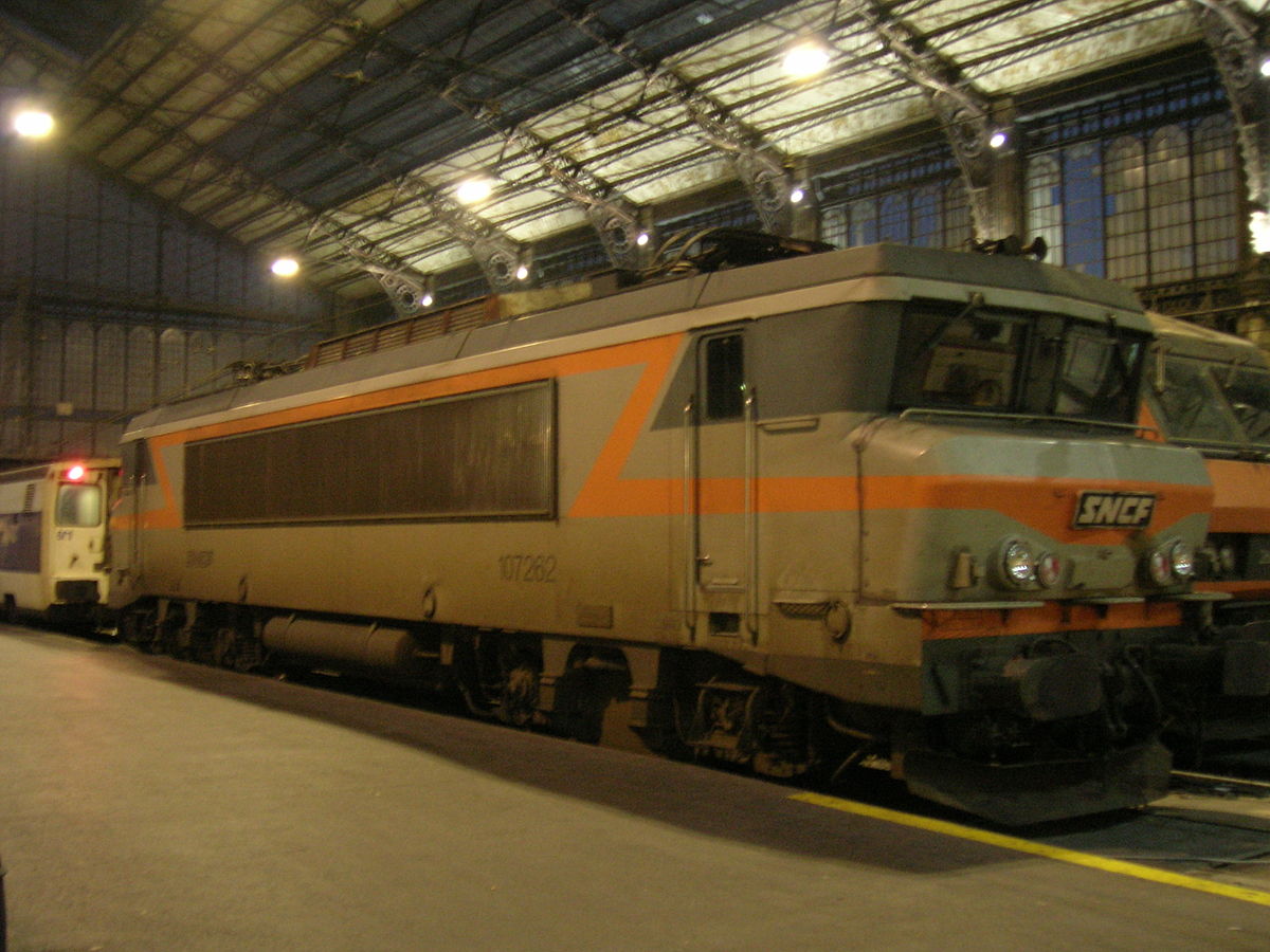 La BB 7262 en livrée béton en gare d'Austerlitz (23/11/2005).