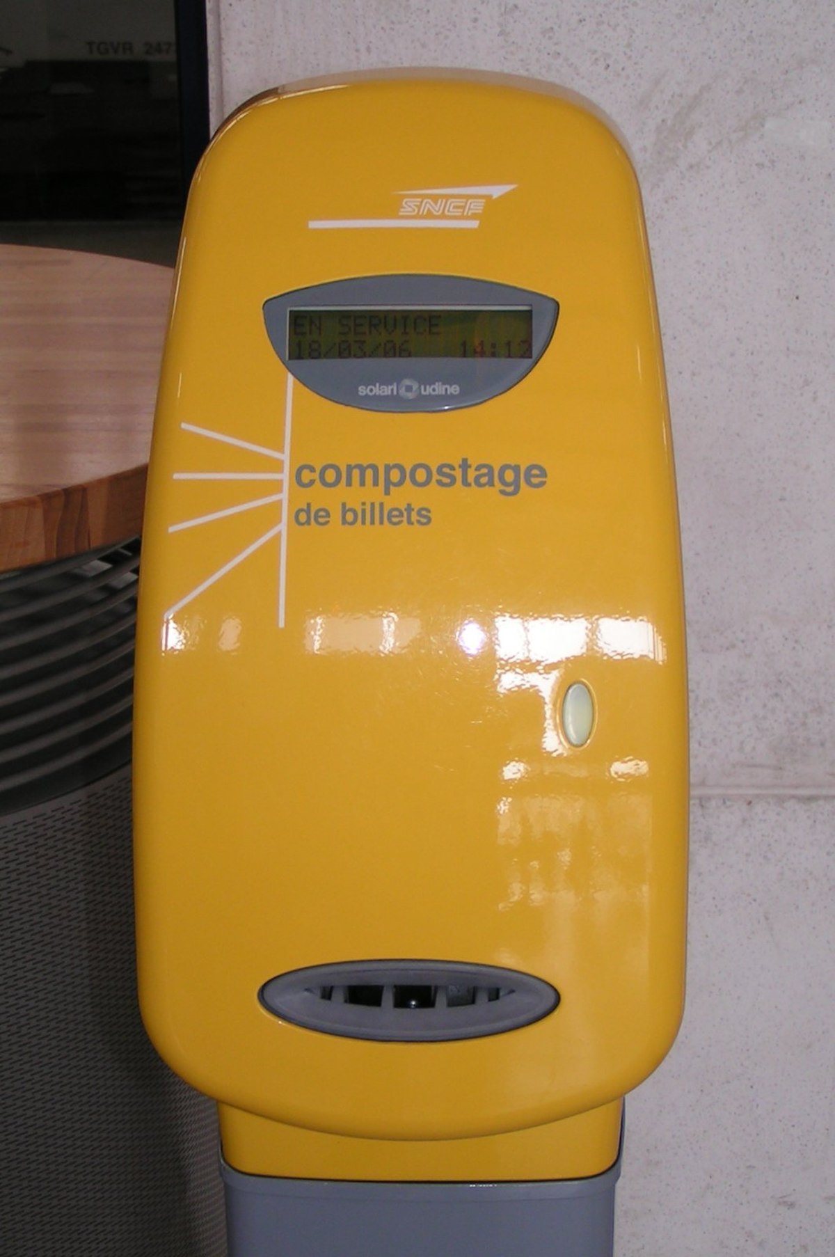 Composteur SNCF introduit en 2004.