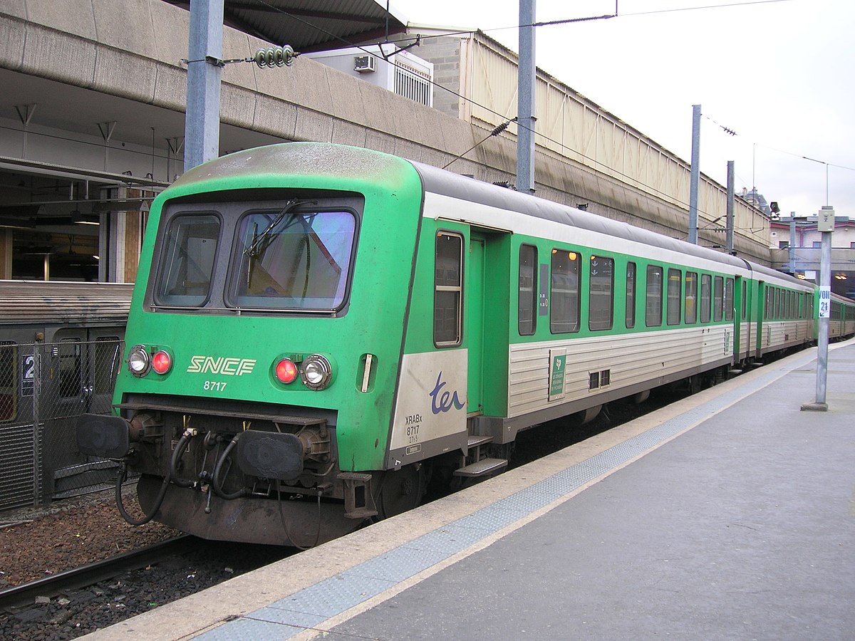 Le X 4720/XR 8717 en rénovation lourde TER Picardie à Paris-Nord (26/12/05).