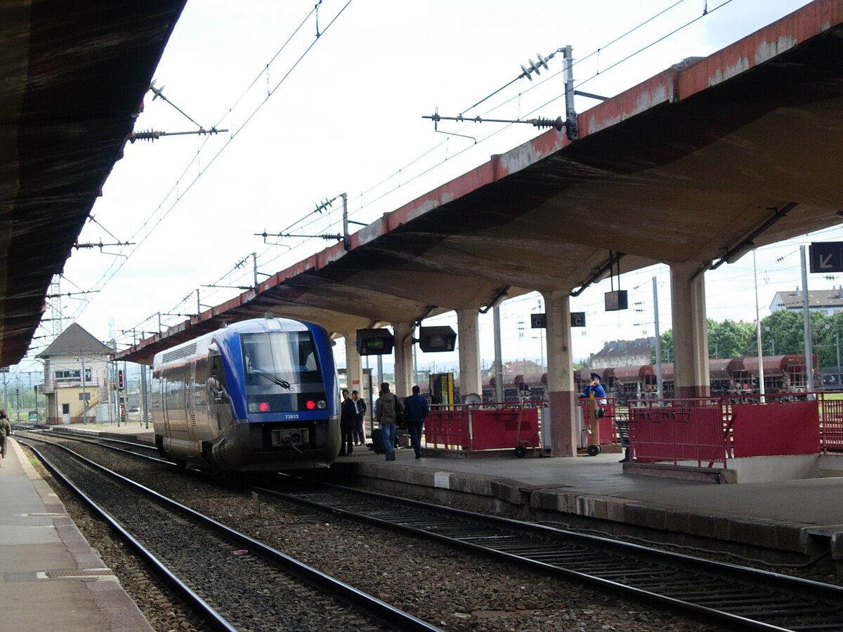 Un X 73500 en gare de Belfort (23/05/2006).