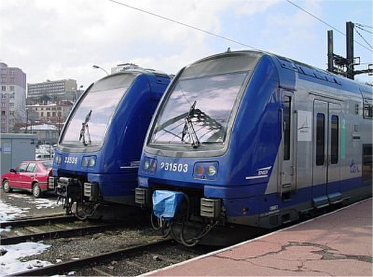 Deux Z 23500 garées à Saint-Étienne-Châteaucreux (10/03/2005).