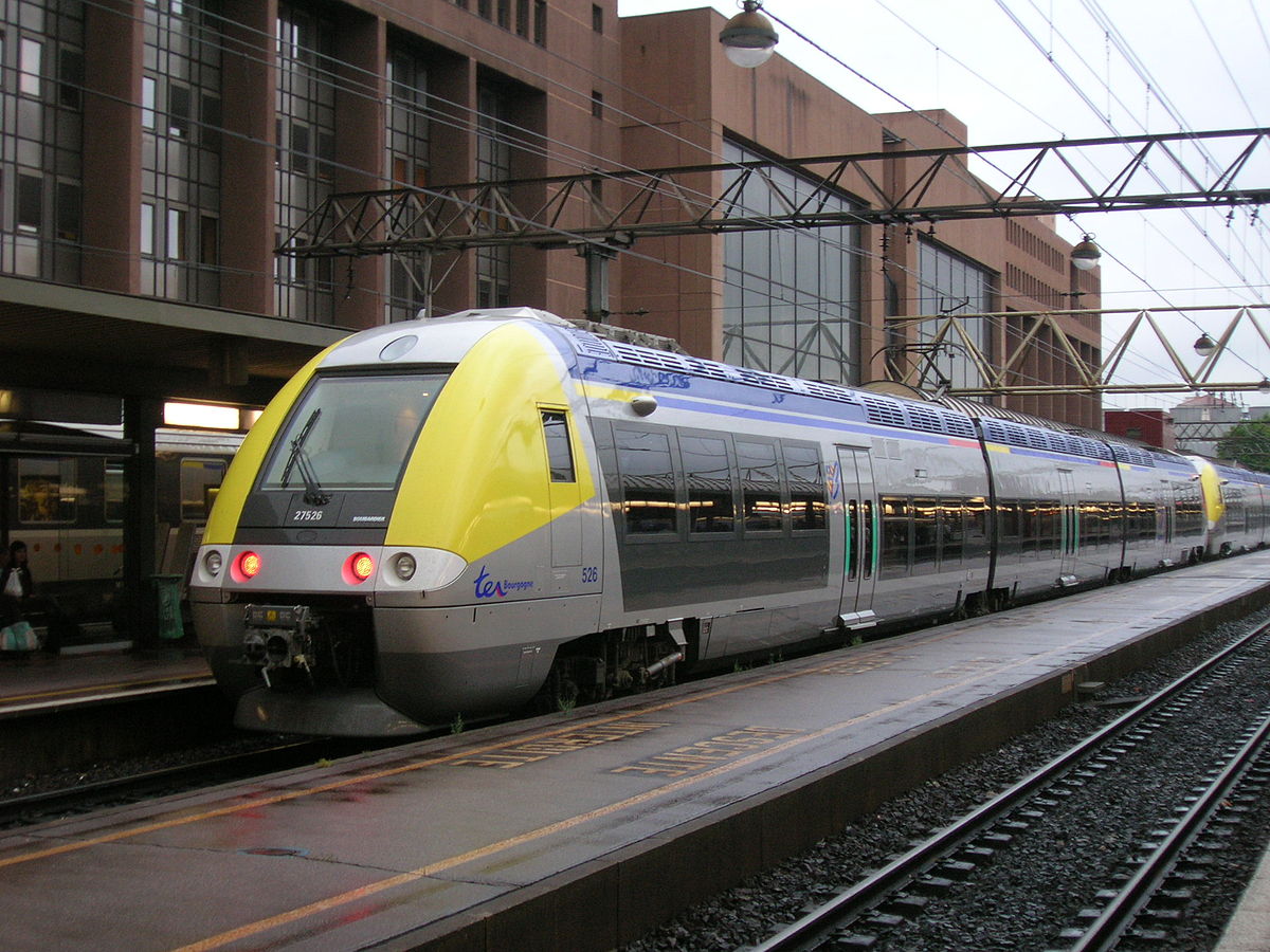 La ZGC Z 27526 du TER Bourgogne à Lyon - Part-Dieu (06/07/06).