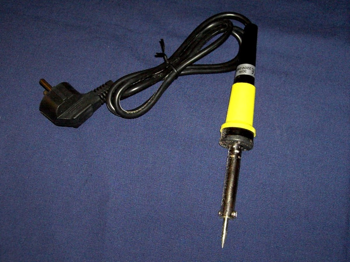 Fer à souder neuf d'électronicien (puissance d'une dizaine de watts)