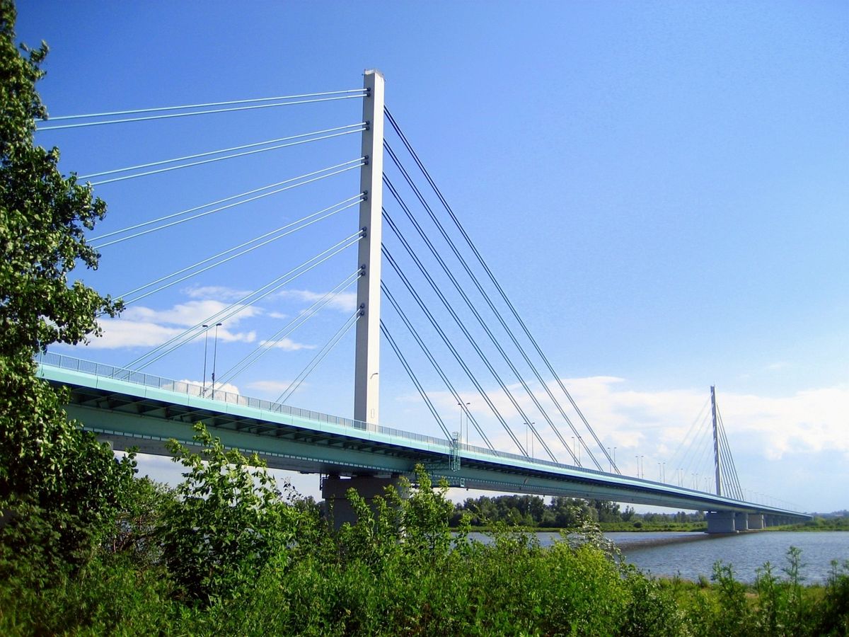 Solidarity Bridge 1.jpg
